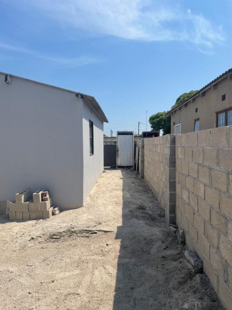 2 Bedroom Property for Sale in Umrhabulo Triangle Western Cape